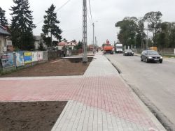 Trwają roboty przy rozbudowie skrzyżowania dróg wojewódzkich nr 702 i 703.